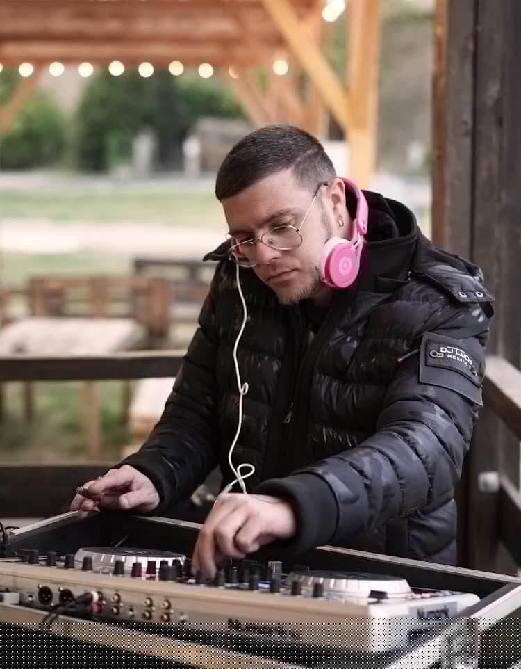 Yoni - Rencontre Asiatique à Essert-sous-Champvent Profil de Yoni, 43 ans, Rencontre Asiatique à Essert-sous-Champvent (Vaud)